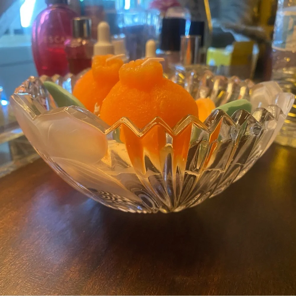 Sweet Orange Soy Candle in Vintage bowl with frosted detail. Candle 20 oz